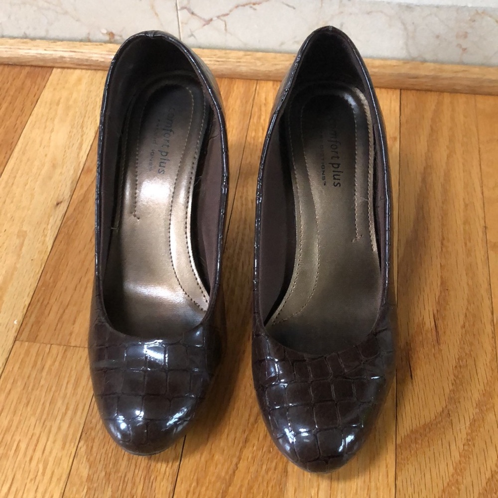 Brown Pumps - Picture 2 of 6